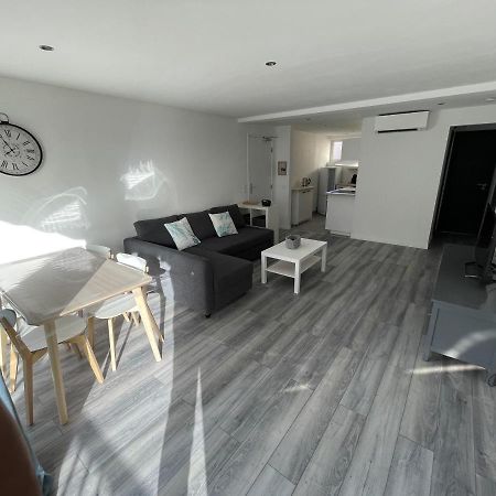 Spacious Marina & See View Appartment กาวาแลร์-ซูร์-แมร์ ภายนอก รูปภาพ