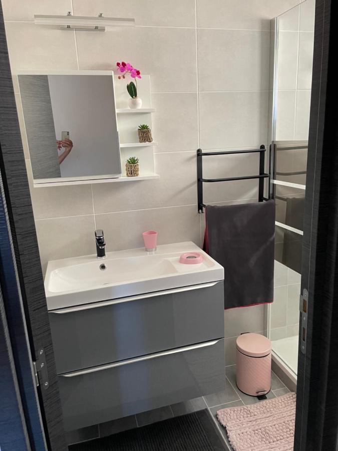 Spacious Marina & See View Appartment กาวาแลร์-ซูร์-แมร์ ภายนอก รูปภาพ